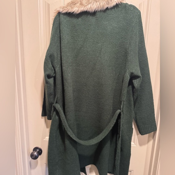 Torrid Outlander  Faux Fur Collar Green Sweater Cardigan - sz 2 - Picture 5 of 5